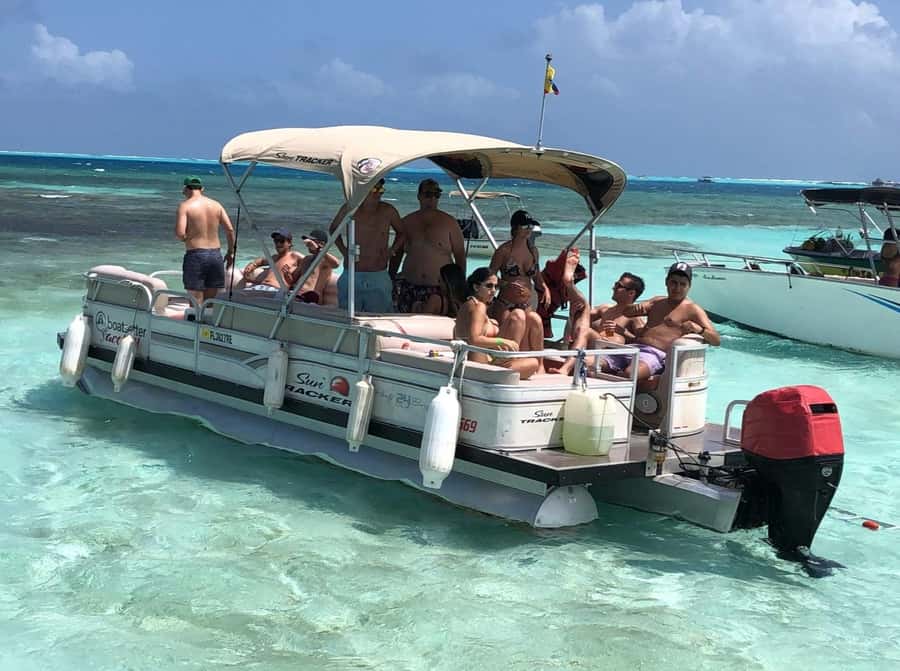 San Andres Island Tour In Shared Pontoon - The first boat ride across the bay