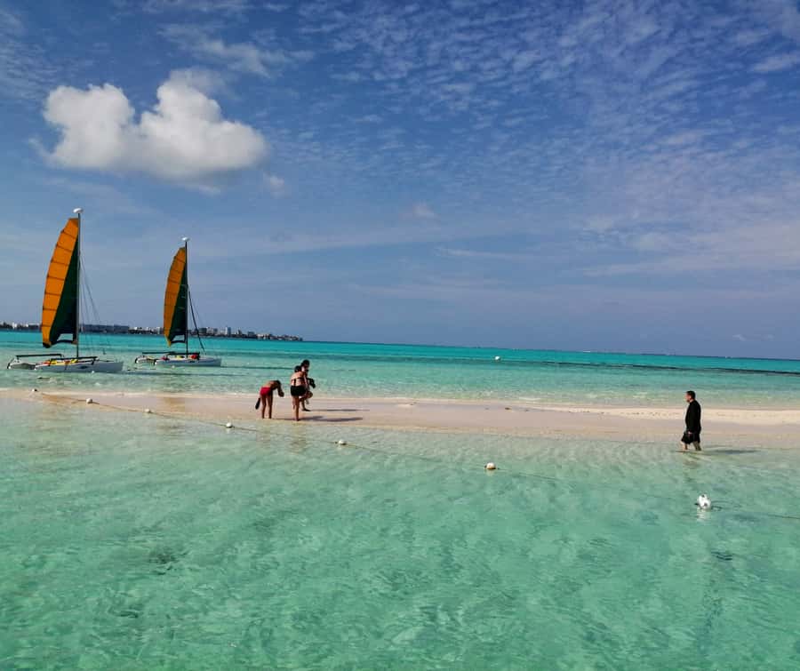 San Andres: Private San Andres Bay Tour by Luxury Speedboat - Why a private boat changes the day
