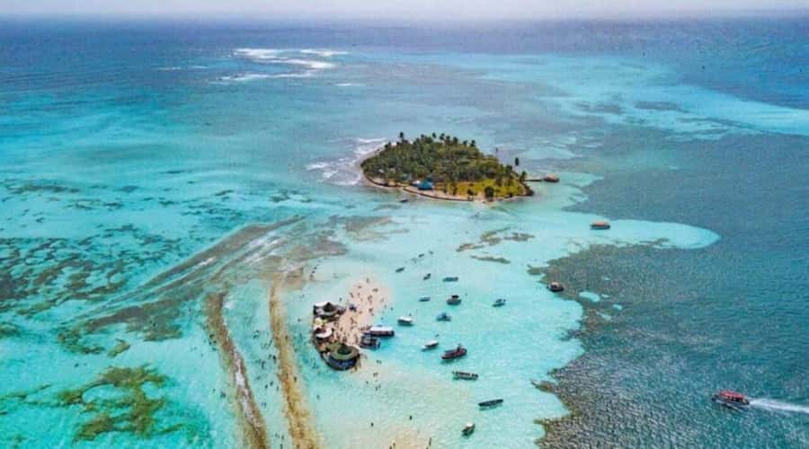 San Andres: Transfer by Boat + Natural Aquarium - The 10-minute transfer across the water
