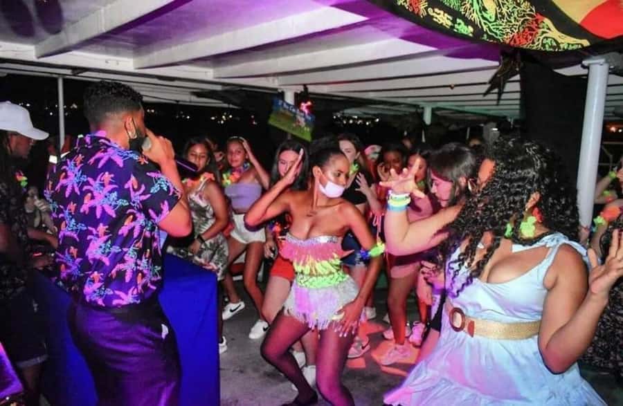 San Andres: White Party on boat with open bar, dinner and dancers! - The Rumbero Yacht and the three-hour route