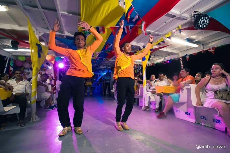 San Andres: White Party on boat with open bar, dinner and dancers! - Who will enjoy this San Andrés boat party?