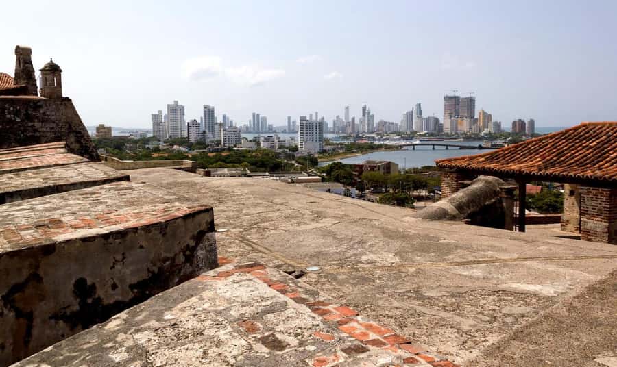 San Felipe Castle and Getsemani Walking Tour with tickets - The Guides Can Shape the Whole Day
