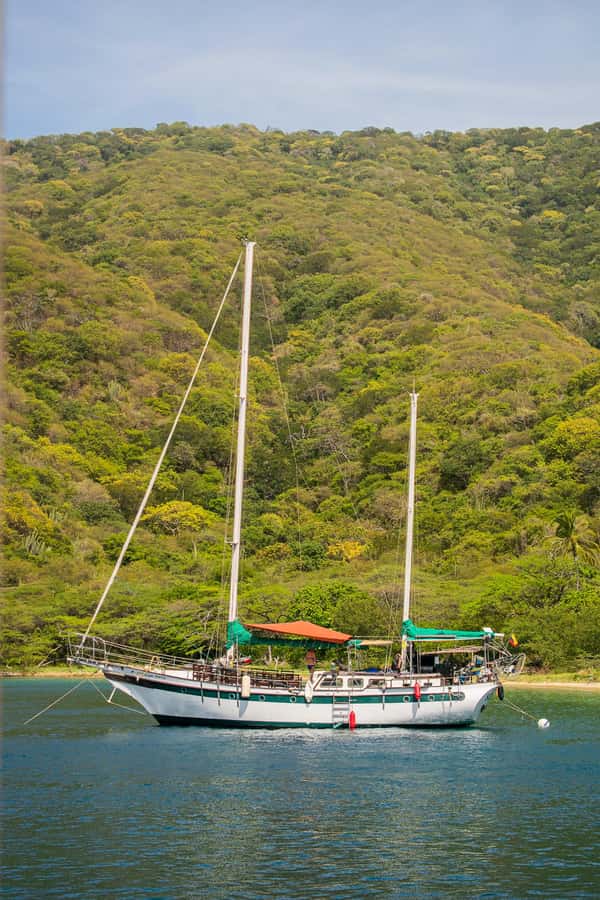 Santa Marta: Sailboat day tour to Tayrona Park - Bahia Concha, one beach and several ways to enjoy it