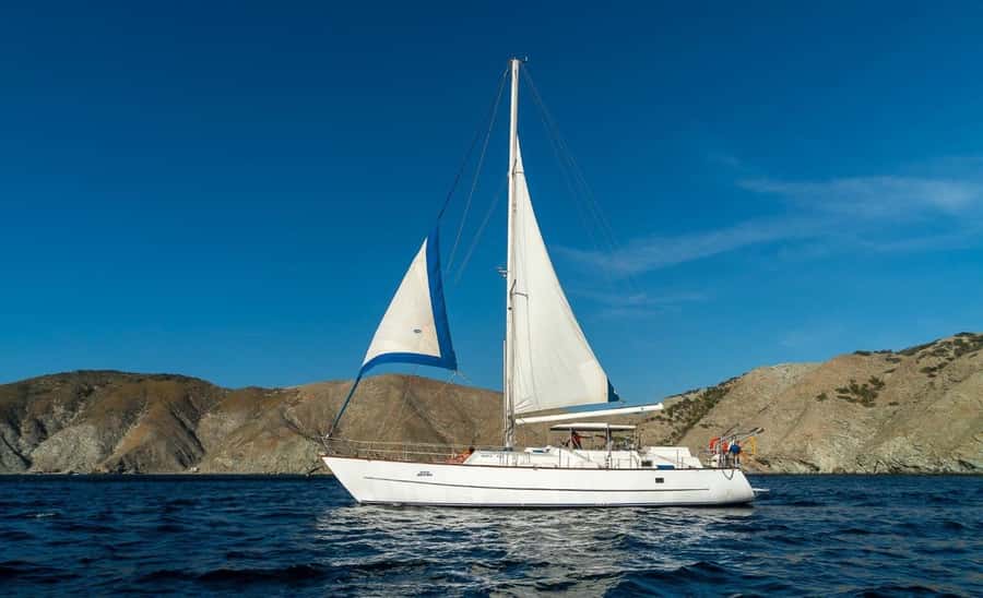 Santa Marta: Sailing Tour to Tayrona Park with Luis' Team - The 1.5-hour ride past Taganga and Granate Bay