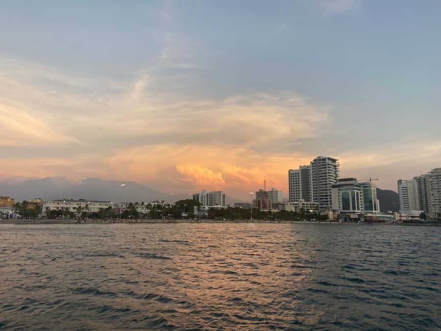 Santa Marta: Sunset Cruise Around the Bay - Meeting at Serena Tropical Bistro at 4:30pm