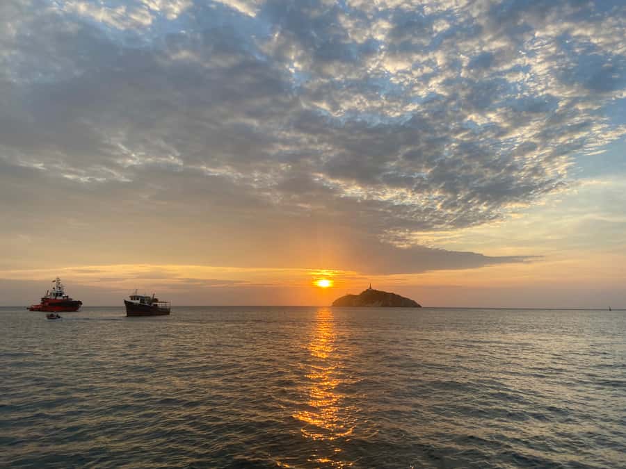 Santa Marta: Sunset Cruise Around the Bay - The marina entry and 10-minute safety briefing