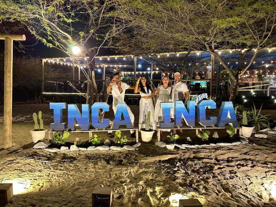 SANTAMARTA: White Night Tour in Katamaran with open bar - Two hours on the water with music and cocktails