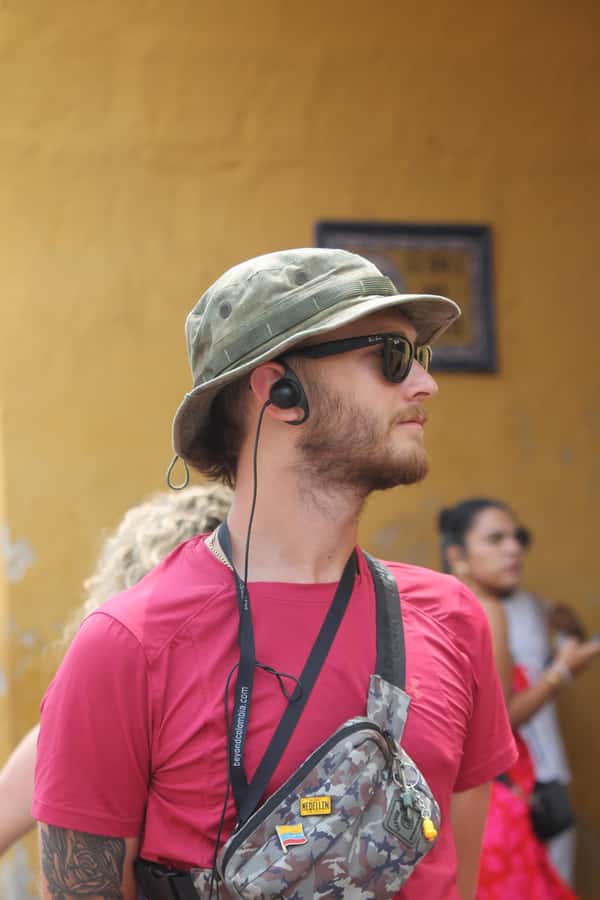 Shared Cartagena Old City Tour with Wireless Audio System - Bolívar Square and Cartagena Cathedral