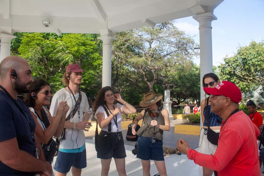 Shared Cartagena Old City Tour with Wireless Audio System - Plaza de los Coches and Plaza de la Aduana
