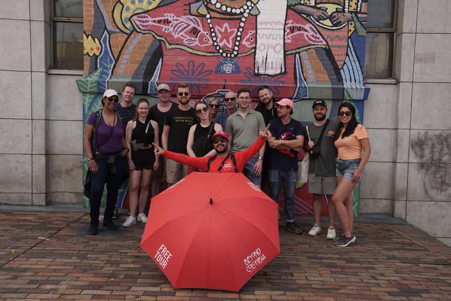 Shared Medellín Downtown Tour with Wireless Audio - What the guides add to the experience