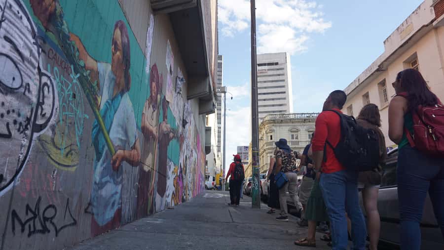 Shared Tour Cali's Salsa, Graffiti & Resistance Experience - How the shared format affects the experience