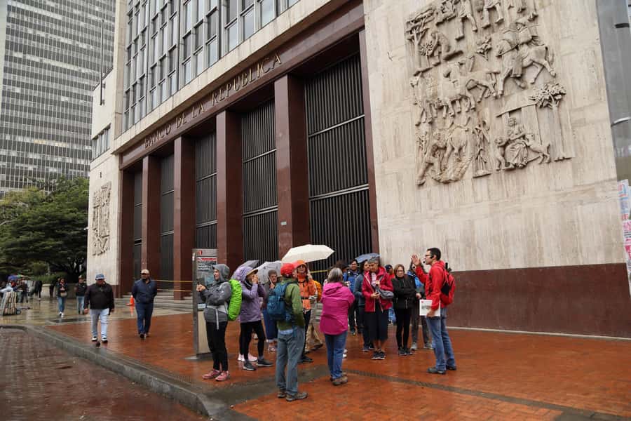 Shared Tour Colombian Conflict War, Drug Trafficking & Peace - Bogotá’s 1948 Bogotazo
