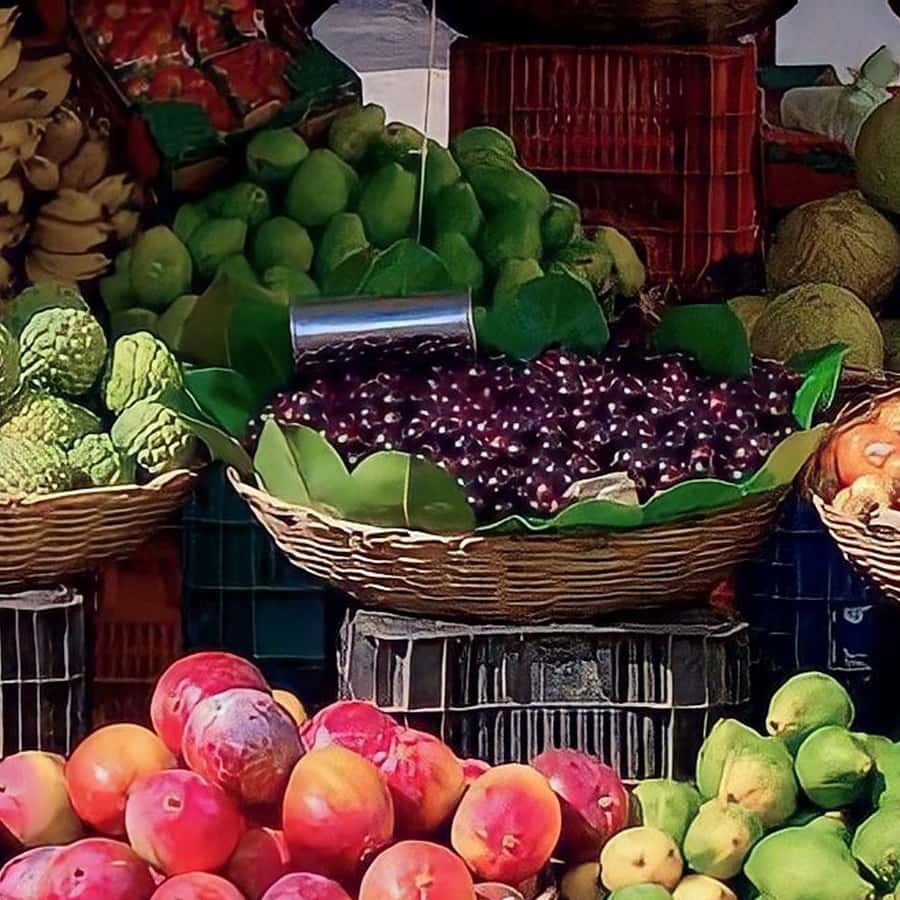 Shared Tour of Colombian Exotic Fruit at Paloquemao Market - What makes the guides important