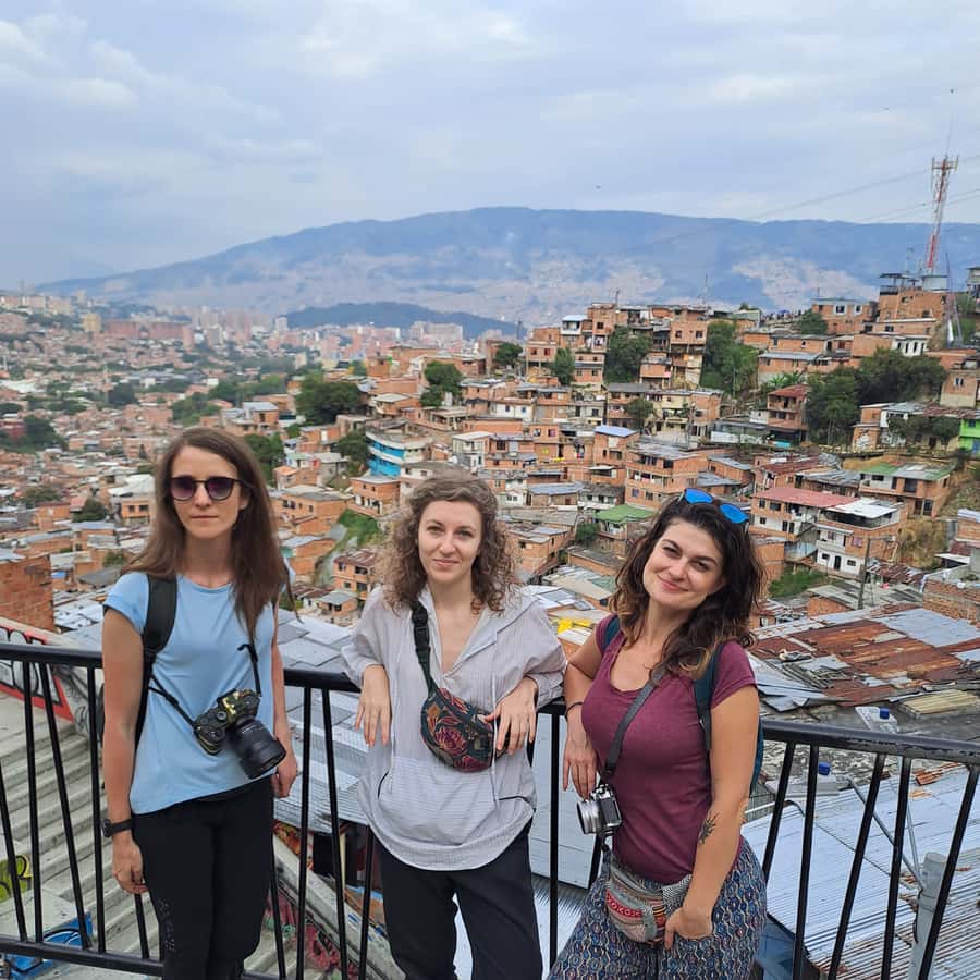 Shared Tour to Comuna 13 & Aurora Cable Car in Medellin - Walking through Comuna 13’s past and present