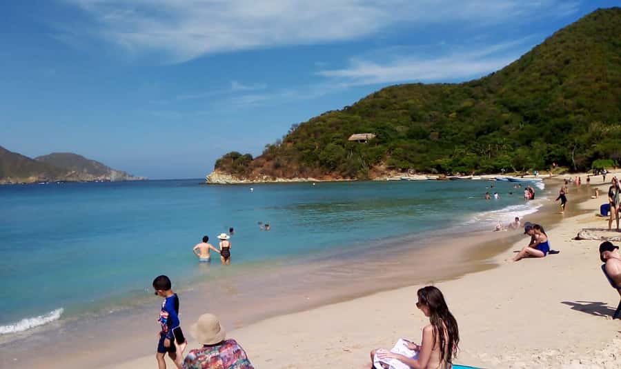 SPEEDBOAT TOUR TO TAYRONA CRISTAL BEACH - Lunch on the beach, with three main choices