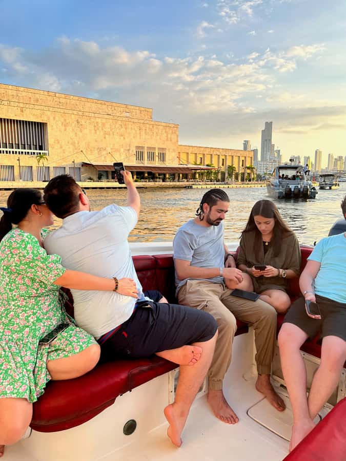 Sunset boat tour open bar and free club entrance Cartagena - Meeting at Sibarita del Mar