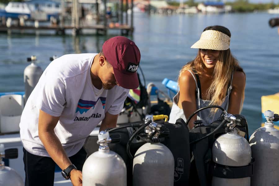 Tayrona National Park: Scuba Diving Tour for Beginners - Entering calm water in Tayrona National Park
