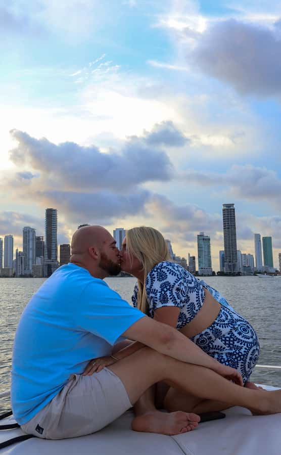 The best sunset tour in the bay: Open bar party & fun - Should you book the Cartagena sunset party boat?