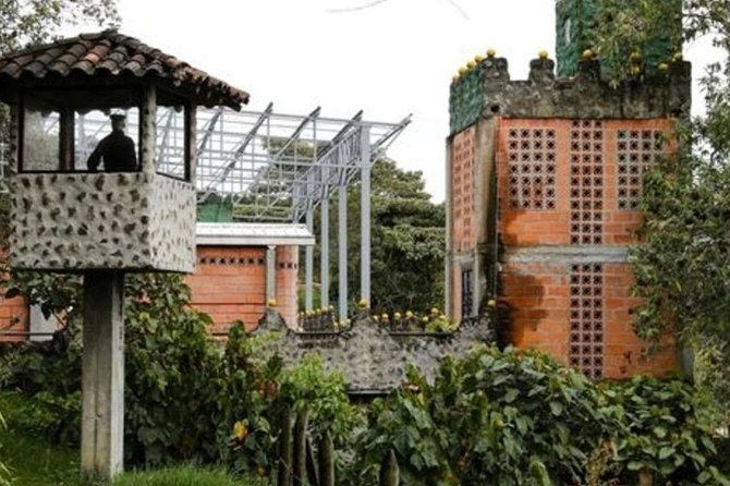 The "not polite to use his name" City Tour - What this Medellín tour is really about