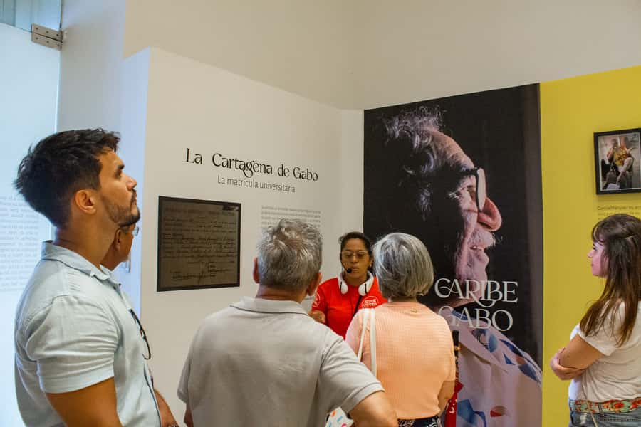 Tour Compartido de Gabriel García Marquez en Cartagena - Meeting Gertrudis in Santo Domingo Square