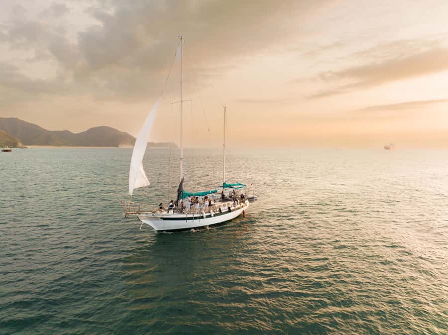 Tour en Velero a Bahía Concha Parque Tayrona - What the $90 price really covers