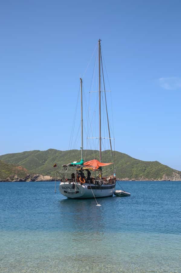 Tour en Velero a Bahía Concha Parque Tayrona - Accessibility and boarding realities