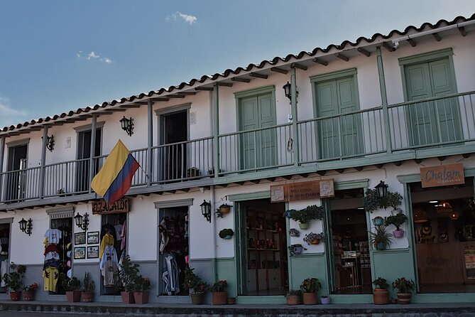 Tour Guatapé - El Peñol Rock: the climb and the reward