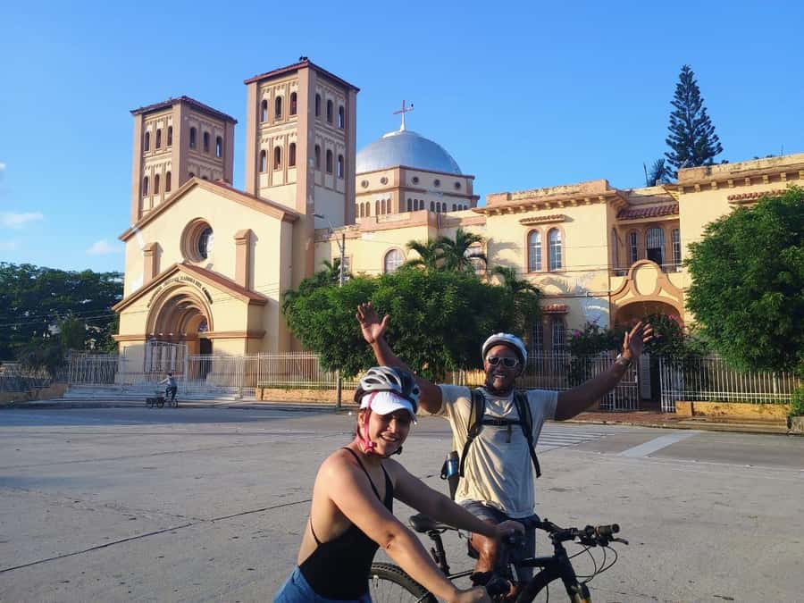 Tour in bike in Barranquilla - El Prado and the city’s grander side