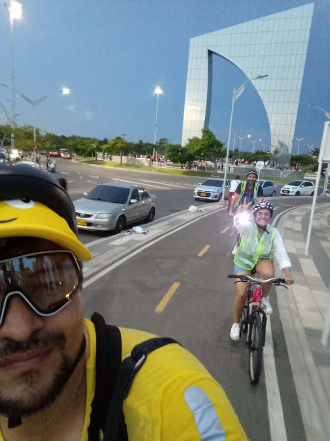 Tour in bike in Barranquilla - Sports, statues, and the first city stories