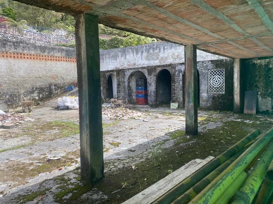 Tour Medellín: Pablo Escobar and Commune 13 - Escobar’s gravesite and the question of legacy