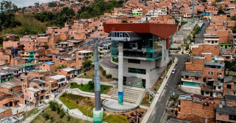 Tour Medellín: Pablo Escobar and Commune 13 - What the private format adds