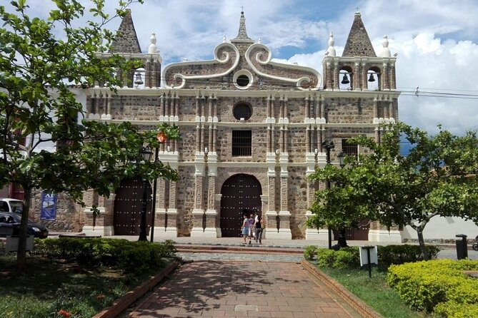 Tour Santa Fe de Antioquia - Cobblestones, churches, and four centuries of character