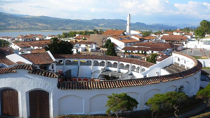 Village and Lake Guatavita Private Tour with Optional Lunch - What the altitude means for your body