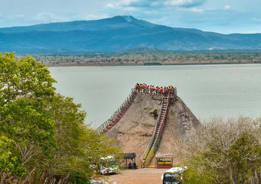 Volcan del Totumo + Playa + Piscina - Who Will Enjoy This Experience Most