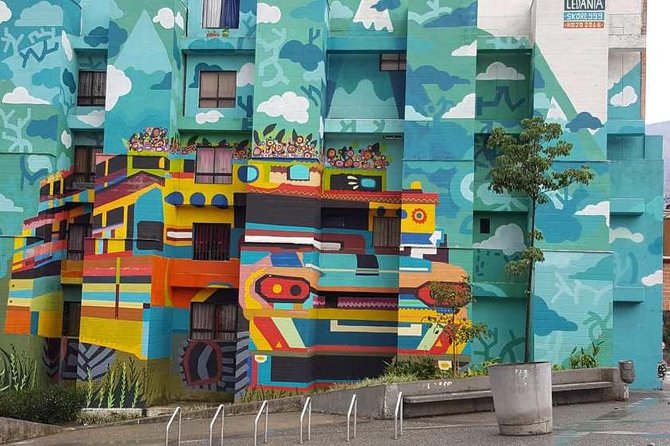 Walking tour, cable car & fruit tasting - Salon Malaga and Medellín’s old tango mood