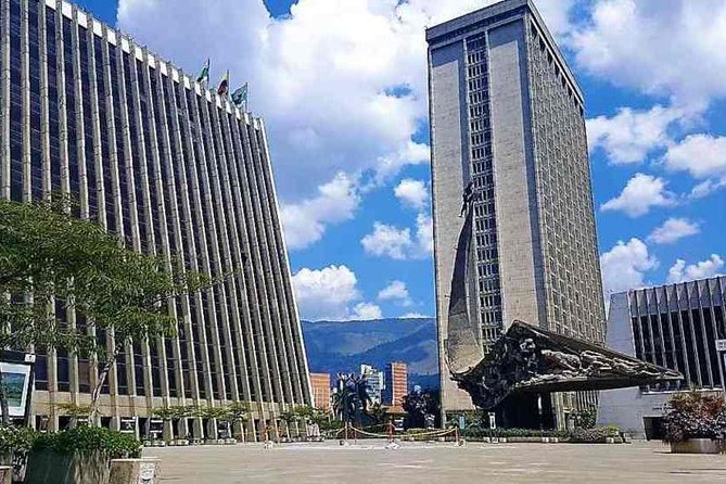 Walking tour downtown Medellín - La Alpujarra introduces Medellín’s civic heart