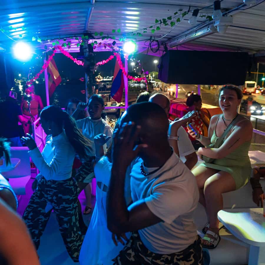 White Night Boat Party: Dinner Buffet, Dancing and Open Bar - Three Hours Around Cartagena Bay