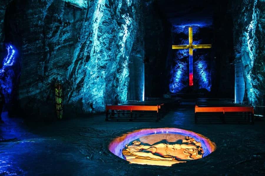Wonders of Salt: Colombia's Underground Cathedral - Entering the 180-meter underground cathedral